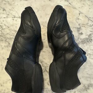 Capezio split sole dance shoes “Pro impact trainer” Size 38 Euro or UK 5